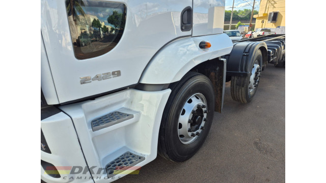 Cargo 2429 manual 2013 completo 8x2 chassi