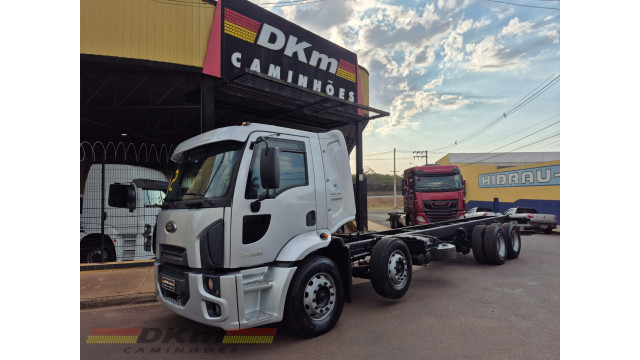 Cargo 2428 ano 2012 chassi 8x2 completo