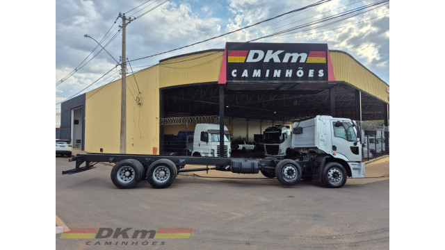 Cargo 2428 ano 2012 chassi 8x2 completo