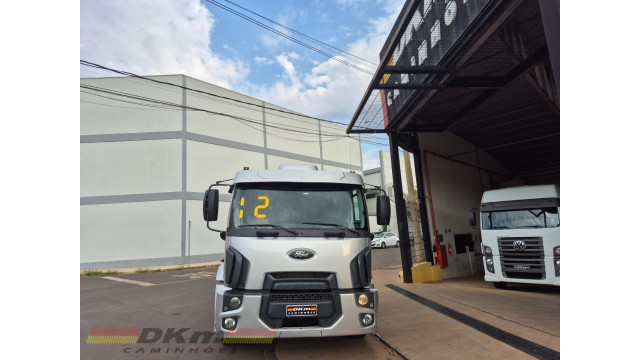 Cargo 2428 ano 2012 chassi 8x2 completo