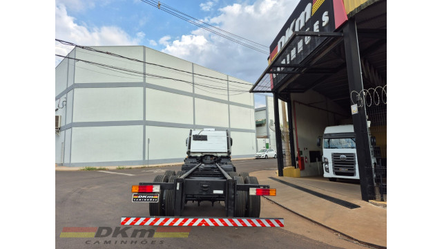 Cargo 2428 ano 2012 chassi 8x2 completo