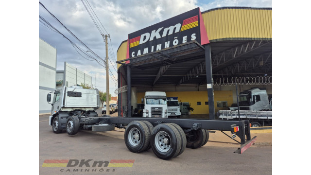 Cargo 2428 ano 2012 chassi 8x2 completo