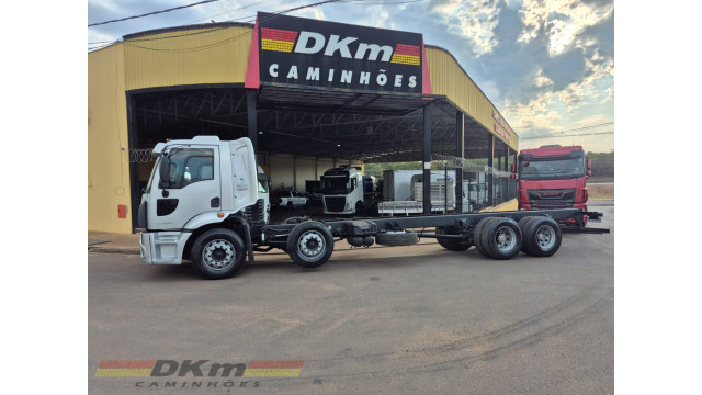 Cargo 2428 ano 2012 chassi 8x2 completo