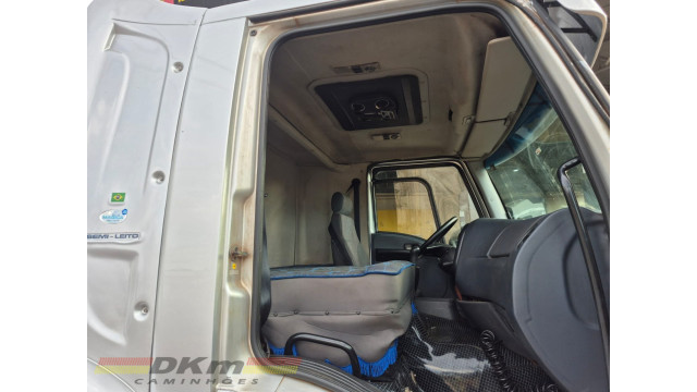 Cargo 2428 ano 2012 chassi 8x2 completo