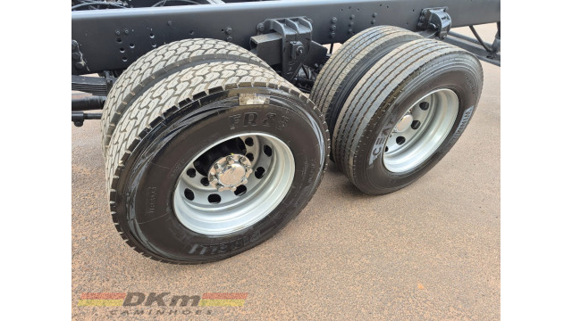 Cargo 2428 ano 2012 chassi 8x2 completo