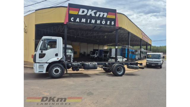 Cargo 1719 ano 2013 chassi 4x2 