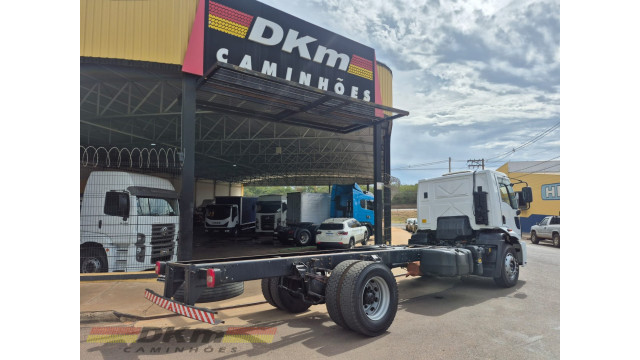 Cargo 1719 ano 2013 chassi 4x2 