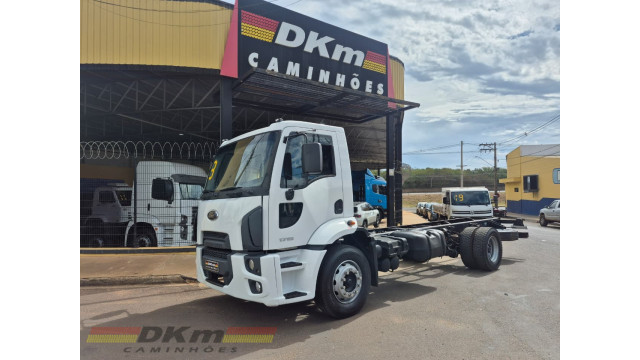 Cargo 1719 ano 2013 chassi 4x2 
