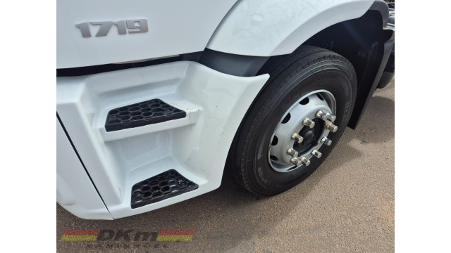 Cargo 1719 ano 2013 chassi 4x2 