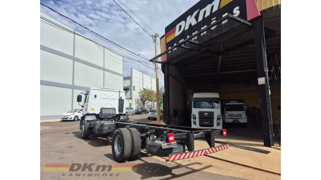 Cargo 1719 ano 2013 chassi 4x2 