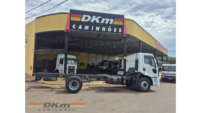 Cargo 1719 ano 2013 chassi 4x2 