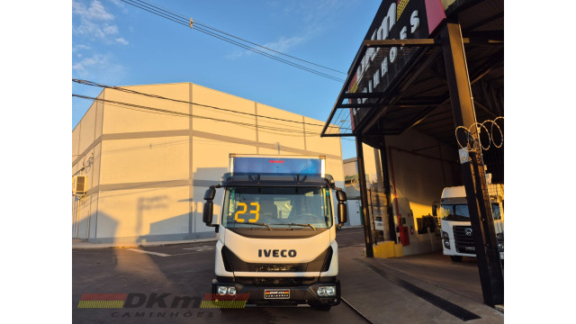 Iveco/Tector -11-190 manual 2023 (2.700Km) completo baú