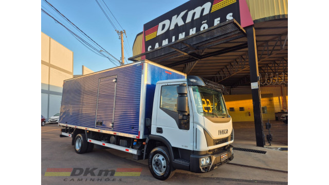Iveco/Tector -11-190 manual 2023 (2.700Km) completo baú