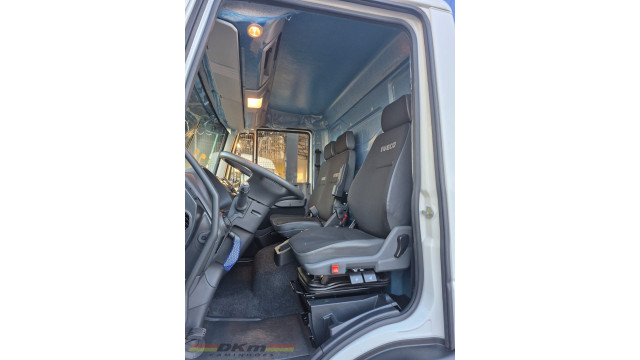 Iveco/Tector -11-190 manual 2023 (2.700Km) completo baú