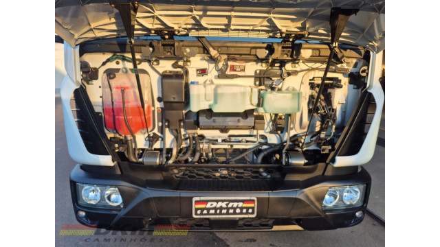 Iveco/Tector -11-190 manual 2023 (2.700Km) completo baú