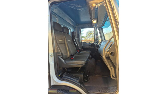 Iveco/Tector -11-190 manual 2023 (2.700Km) completo baú