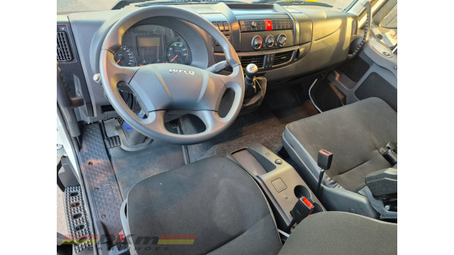 Iveco/Tector -11-190 manual 2023 (2.700Km) completo baú