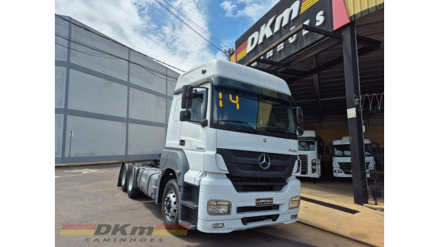 M.Benz Axor 2544 S ano 2014 automatico 6x2 completo