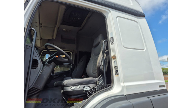 M.Benz Axor 2544 S ano 2014 automatico 6x2 completo