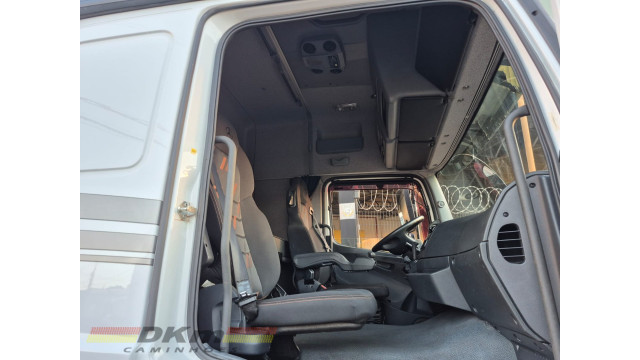 M.Benz/Axor 2536 S ano 2020 automatico 6x2 completo