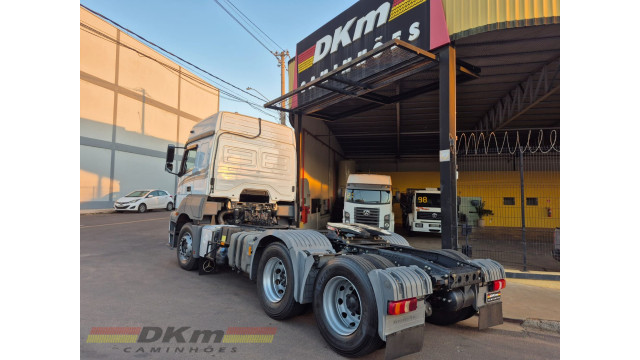 M.Benz/Axor 2536 S ano 2020 automatico 6x2 completo