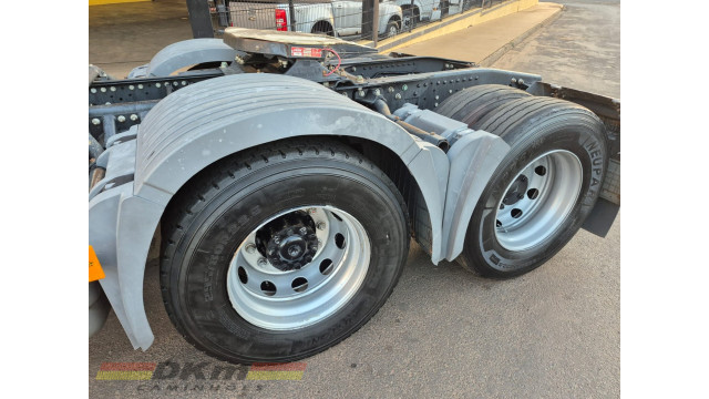 M.Benz/Axor 2536 S ano 2020 automatico 6x2 completo