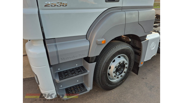 M.Benz/Axor 2536 S ano 2020 automatico 6x2 completo