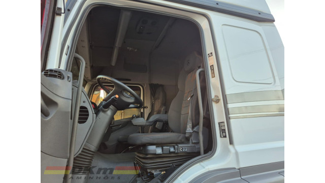 M.Benz/Axor 2536 S ano 2020 automatico 6x2 completo
