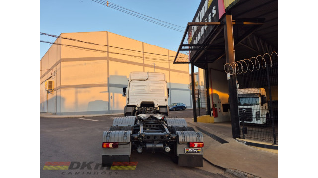 M.Benz/Axor 2536 S ano 2020 automatico 6x2 completo