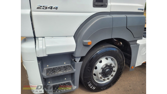 M.Benz Axor 2544 S ano 2014 automatico 6x2 completo
