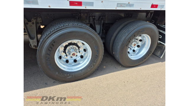 Scania P 310 ano 2014 automatico 8x2 c/ baú de 11 mts.