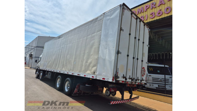 Scania P 310 ano 2014 automatico 8x2 c/ baú de 11 mts.