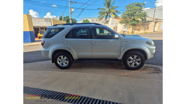 Toyota SW 4 SRV 2010 automatica 4x4 diesel 07 lugares