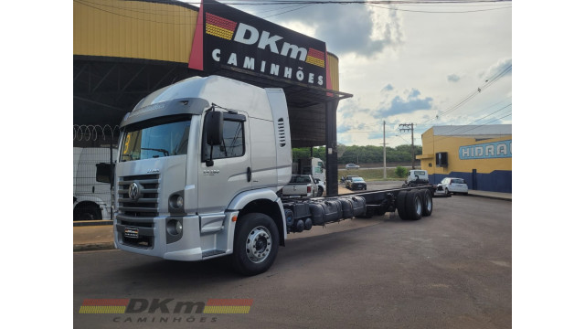 VW 24.280 constellation 2013 6x2 completo manual chassi 
