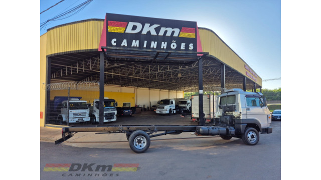 VW 9.160 ano 2012 com A/C chassi 4x2