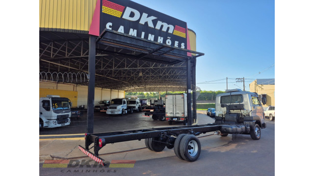 VW 9.160 ano 2012 com A/C chassi 4x2