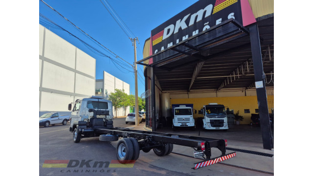 VW 9.160 ano 2012 com A/C chassi 4x2