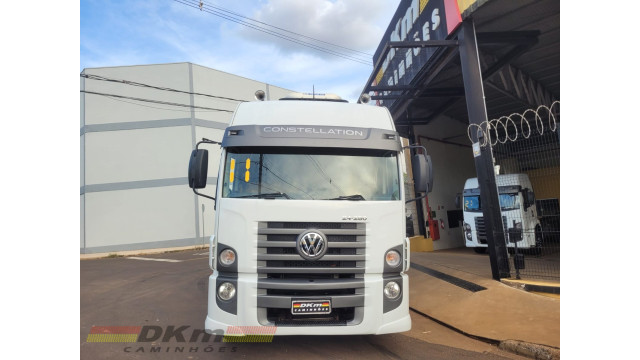 VW/24.250 ano 2011 completo 8x2 carroceria de 9.0mts completo