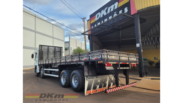 VW/24.250 ano 2011 completo 8x2 carroceria de 9.0mts completo