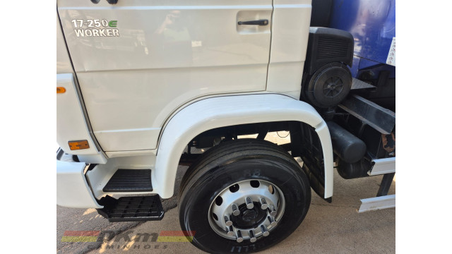 VW 17.250E ano 2011 caçamba facchini 12 m3 