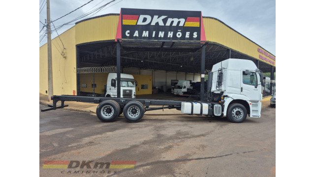 VW 19.330 constellation 2015 completo 6x2 chassi