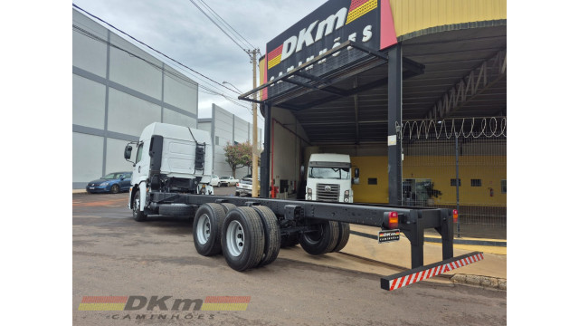 VW 19.330 constellation 2015 completo 6x2 chassi