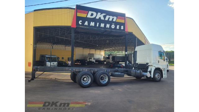 VW/24.280 ano 2021 manual 6x2 completo