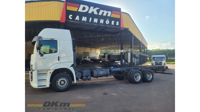 VW/24.280 ano 2021 manual 6x2 completo