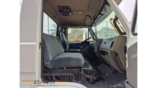 VW 13.180 ano 2008 cummins 4x2 chassi