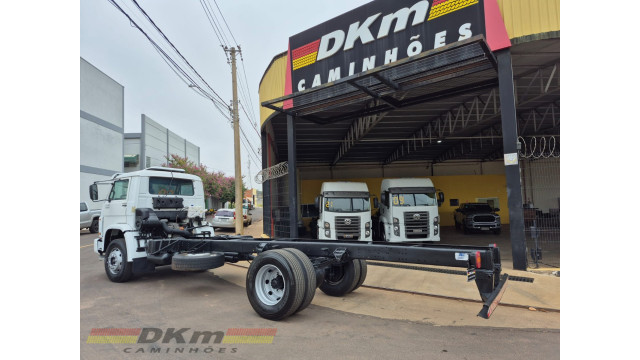 VW 13.180 ano 2008 cummins 4x2 chassi