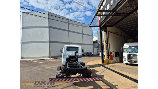 VW/8.120 Worker 2004 chassi 4x2 (MWM X 10)