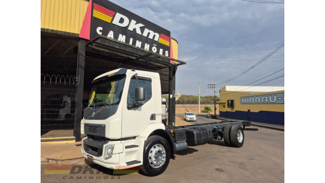 Volvo/VM 220 ano 2018 chassi 4x2 c/ ar.
