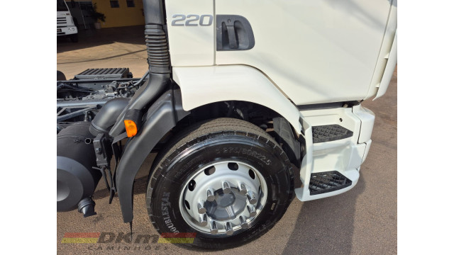 Volvo/VM 220 ano 2018 chassi 4x2 c/ ar.