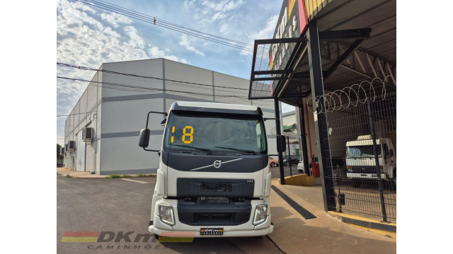 Volvo/VM 220 ano 2018 chassi 4x2 c/ ar.
